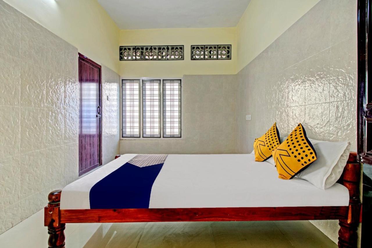 Spot On J P Tourist Home Kollam Zewnętrze zdjęcie