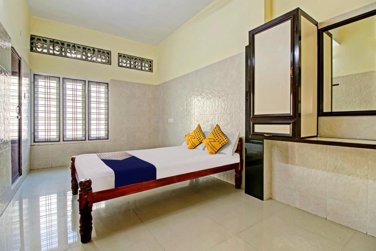 Spot On J P Tourist Home Kollam Zewnętrze zdjęcie