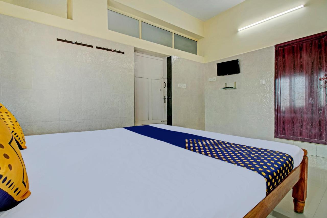 Spot On J P Tourist Home Kollam Zewnętrze zdjęcie