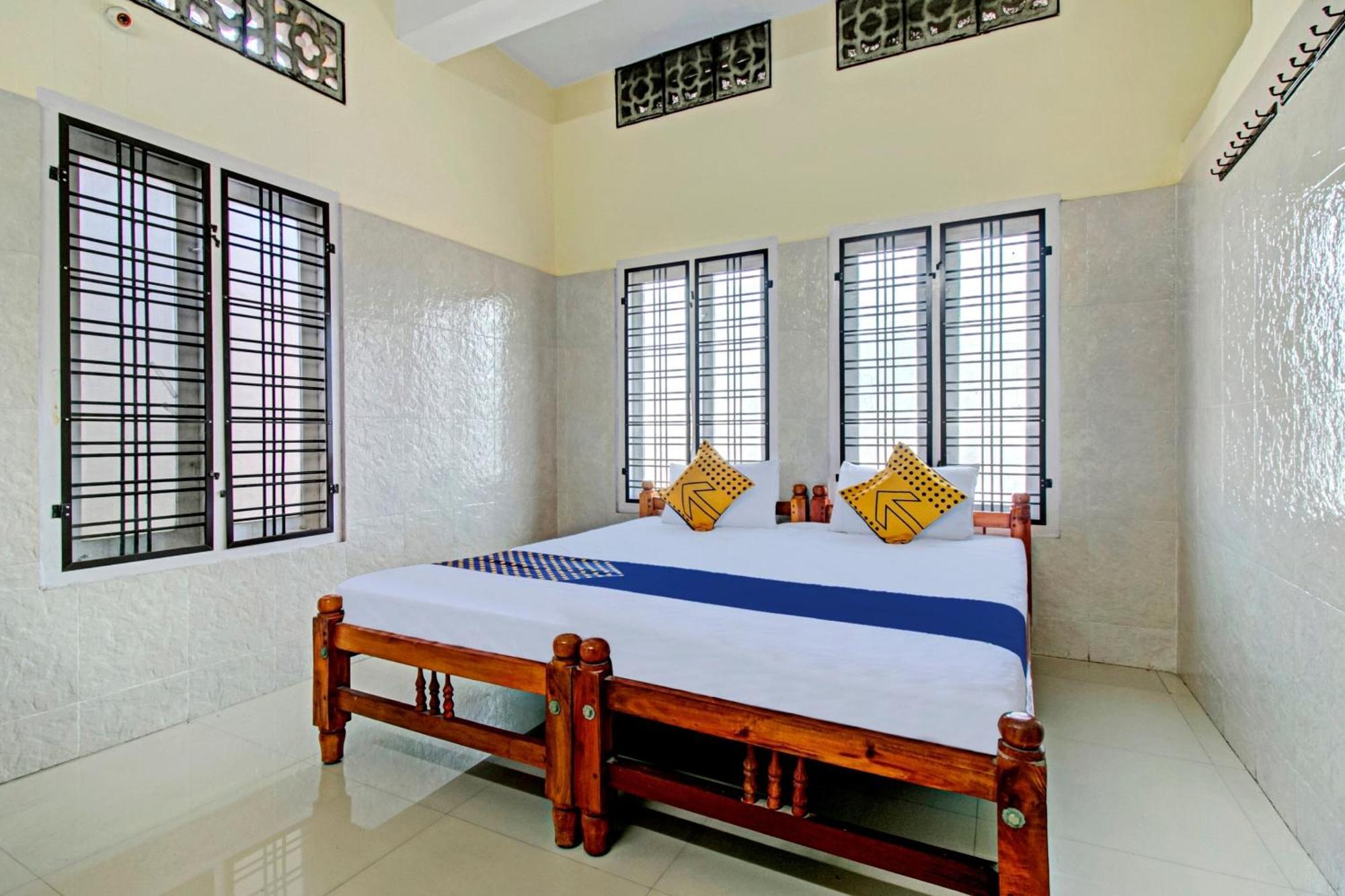 Spot On J P Tourist Home Kollam Zewnętrze zdjęcie