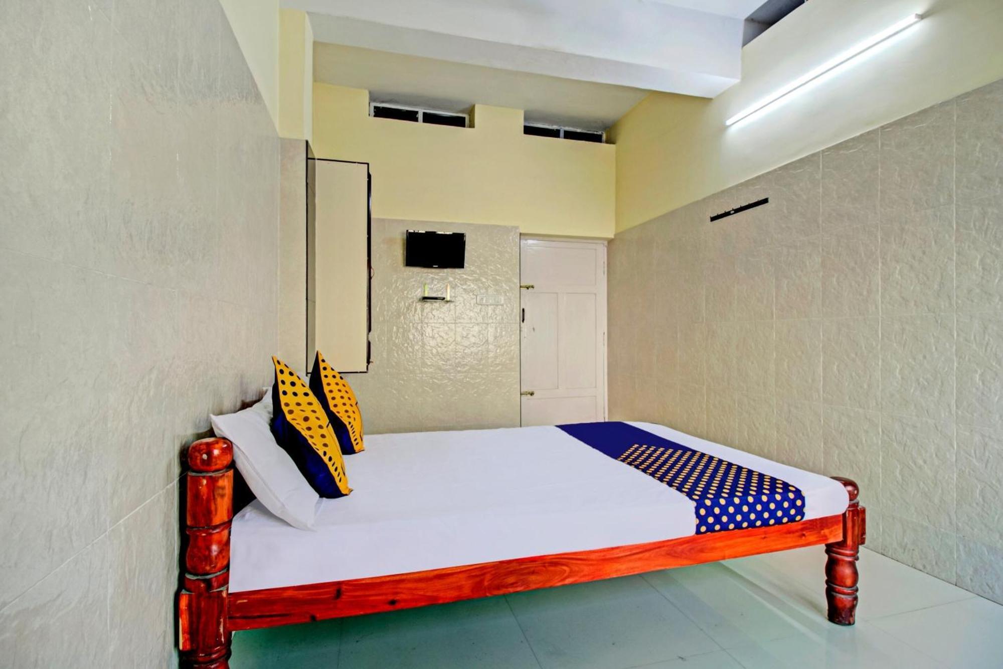 Spot On J P Tourist Home Kollam Zewnętrze zdjęcie