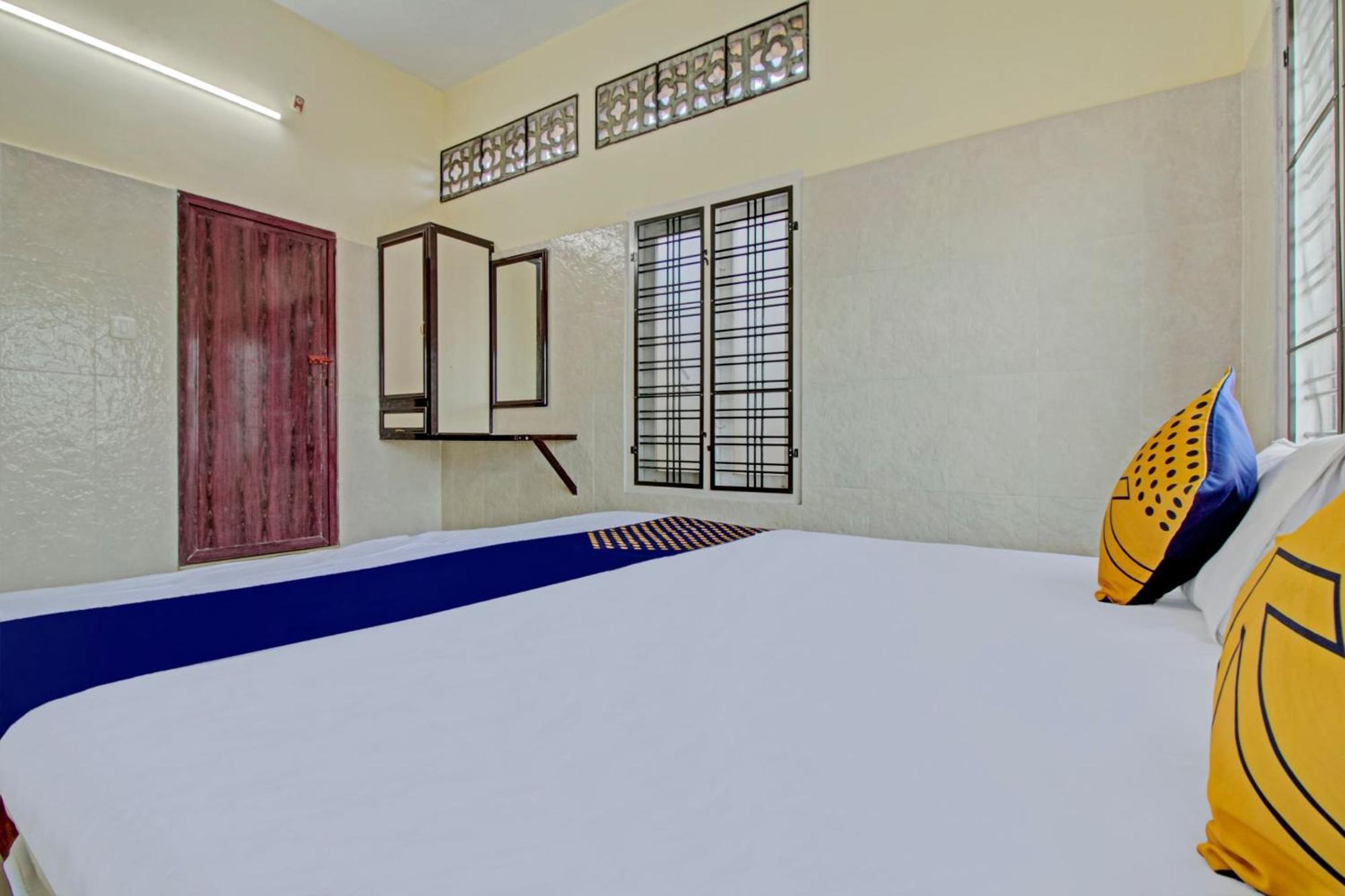 Spot On J P Tourist Home Kollam Zewnętrze zdjęcie